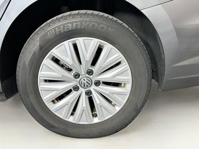 Photo of 2019 Platinum Gray Metallic Volkswagen Jetta