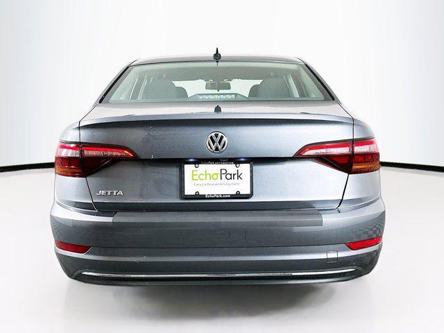 Photo of 2019 Platinum Gray Metallic Volkswagen Jetta