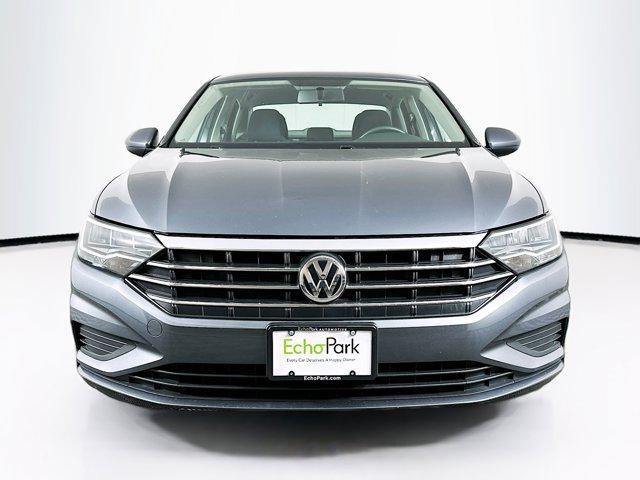 Photo of 2019 Platinum Gray Metallic Volkswagen Jetta