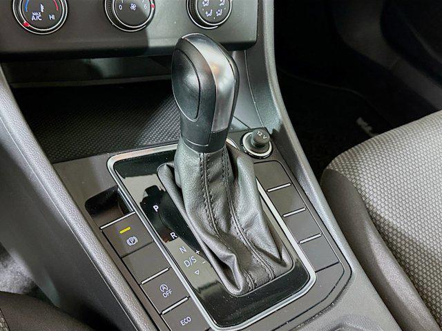 Photo of 2019 Platinum Gray Metallic Volkswagen Jetta