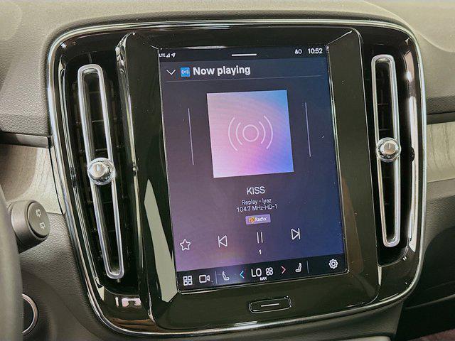Photo of 2025 Crystal White Pearl Volvo XC40