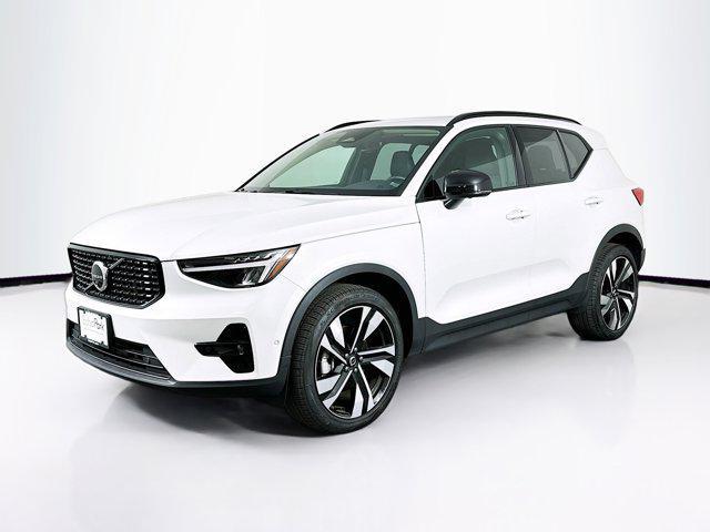 Photo of 2025 Crystal White Pearl Volvo XC40
