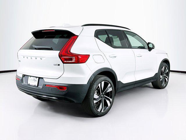 Photo of 2025 Crystal White Pearl Volvo XC40
