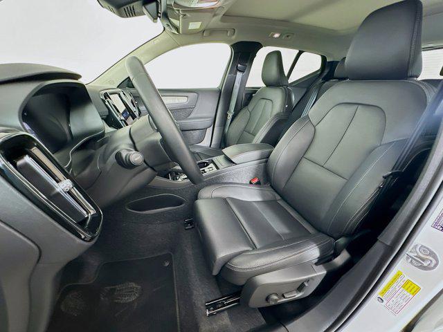 Photo of 2025 Crystal White Pearl Volvo XC40