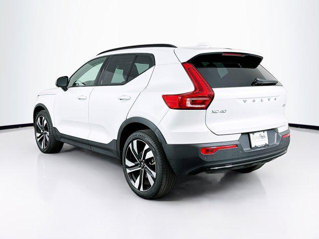 Photo of 2025 Crystal White Pearl Volvo XC40