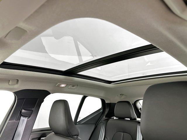 Photo of 2025 Crystal White Pearl Volvo XC40