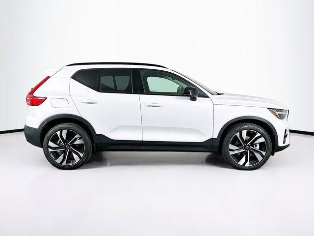Photo of 2025 Crystal White Pearl Volvo XC40
