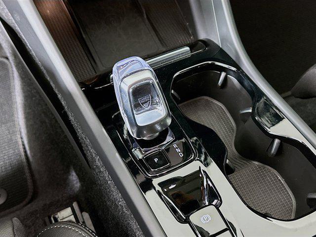Photo of 2025 Crystal White Pearl Volvo XC40