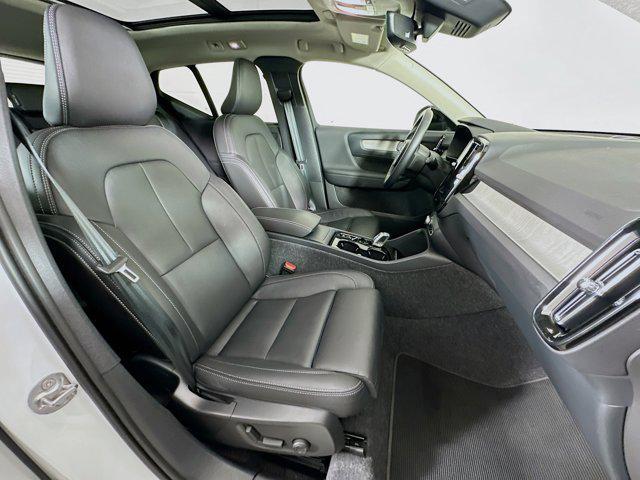 Photo of 2025 Crystal White Pearl Volvo XC40