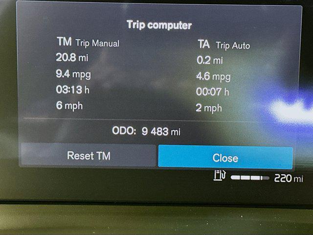 Photo of 2025 Crystal White Pearl Volvo XC40