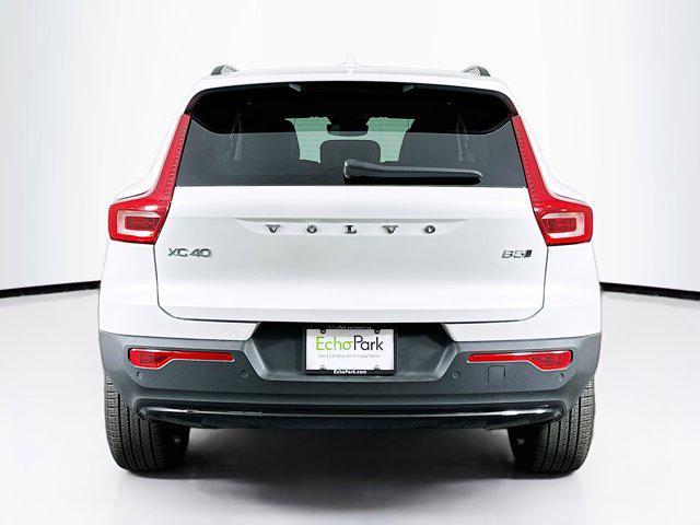Photo of 2025 Crystal White Pearl Volvo XC40