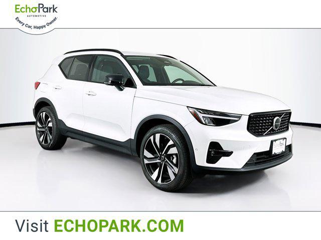 Photo of 2025 Crystal White Pearl Volvo XC40
