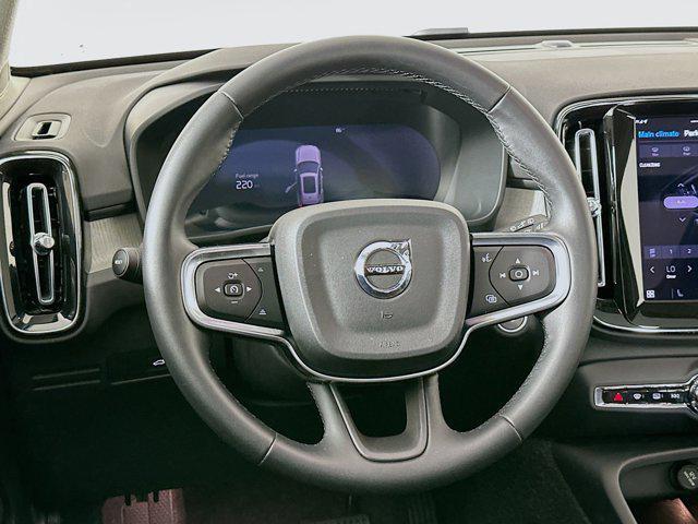 Photo of 2025 Crystal White Pearl Volvo XC40