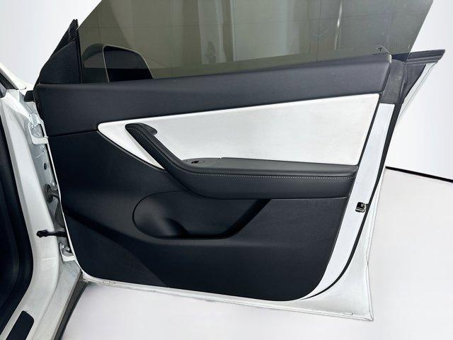 Photo of 2022 Pearl White Multi-Coat Tesla Model Y