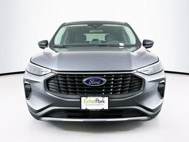 Photo of 2024 Carbonized Gray Metallic Ford Escape