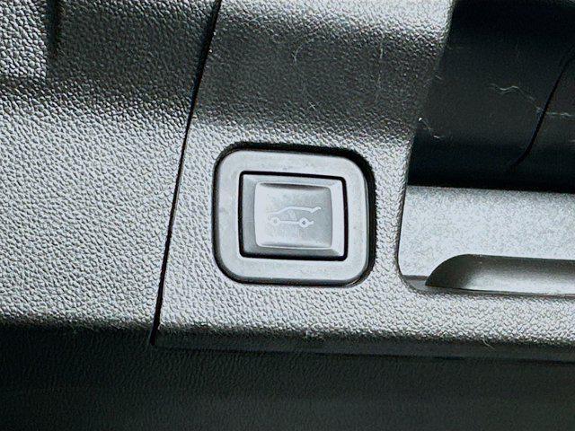 Photo of 2019 White Frost Tricoat GMC Acadia