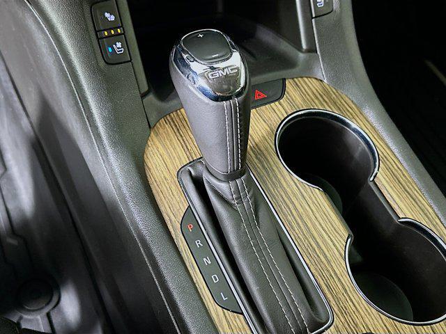 Photo of 2019 White Frost Tricoat GMC Acadia