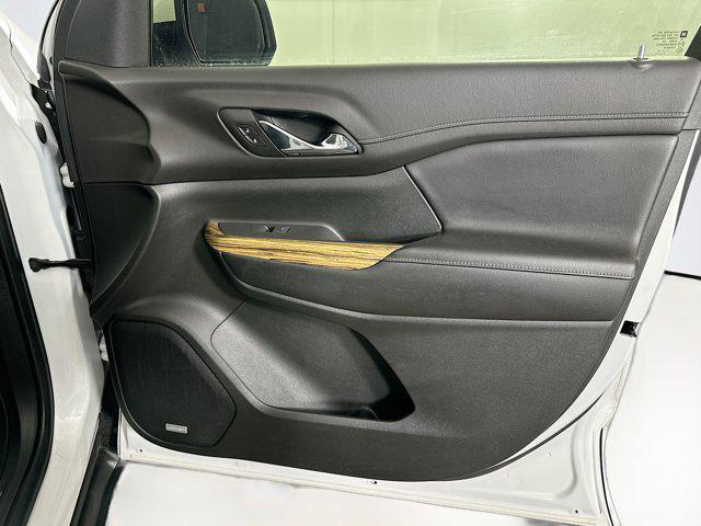 Photo of 2019 White Frost Tricoat GMC Acadia