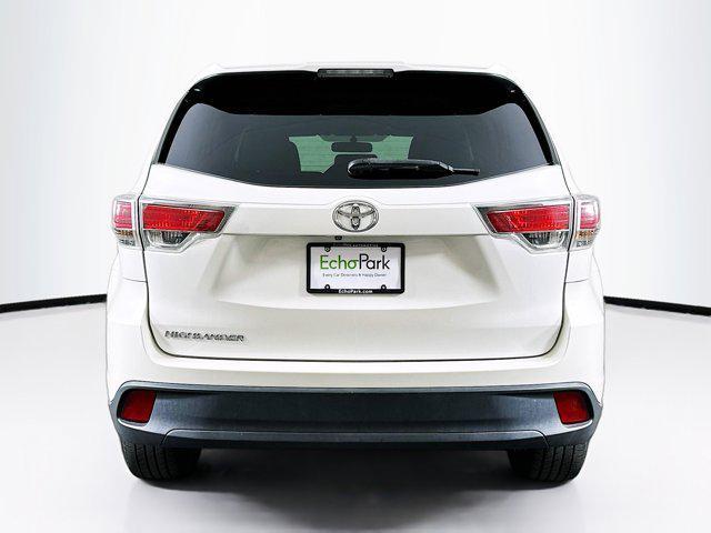 Photo of 2016 Blizzard Pearl Toyota Highlander