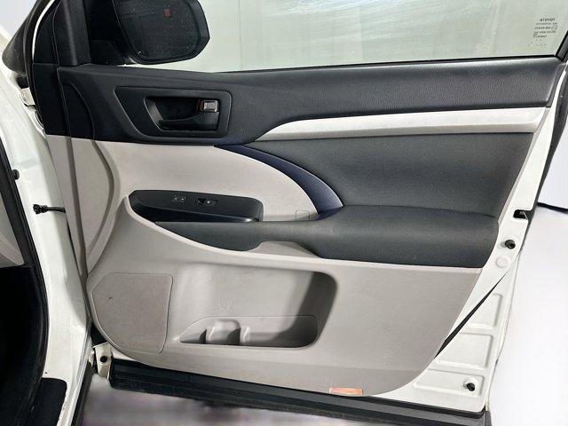 Photo of 2016 Blizzard Pearl Toyota Highlander