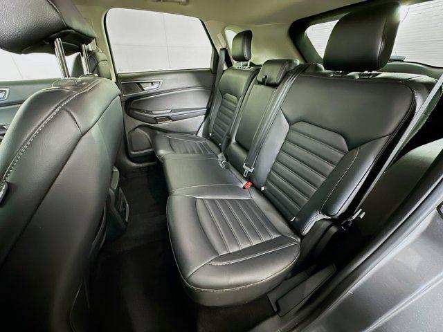 Photo of 2024 Carbonized Gray Metallic Ford Edge