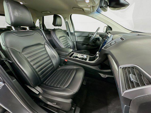 Photo of 2024 Carbonized Gray Metallic Ford Edge
