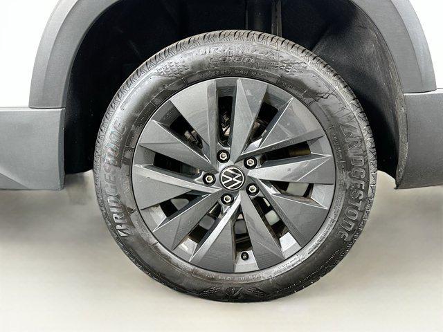 Photo of 2024 Pure White Volkswagen Taos