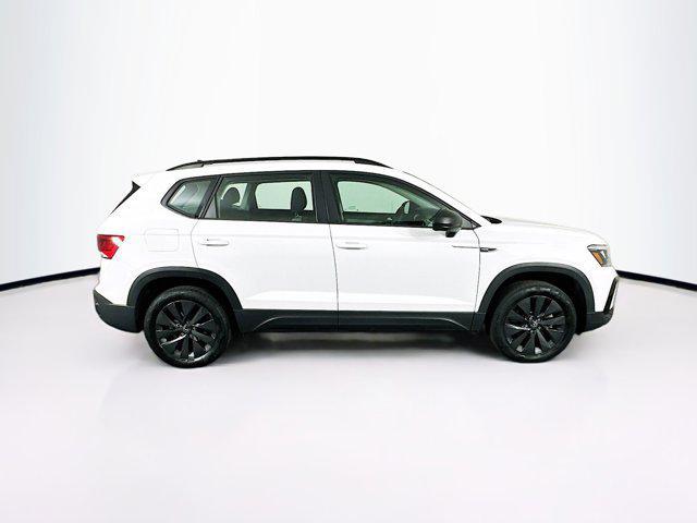 Photo of 2024 Pure White Volkswagen Taos