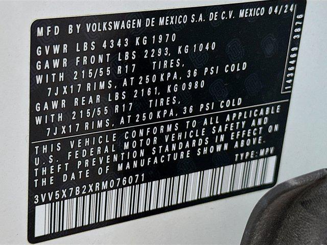 Photo of 2024 Pure White Volkswagen Taos