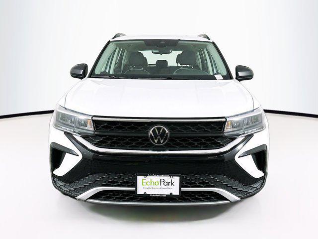 Photo of 2024 Pure White Volkswagen Taos