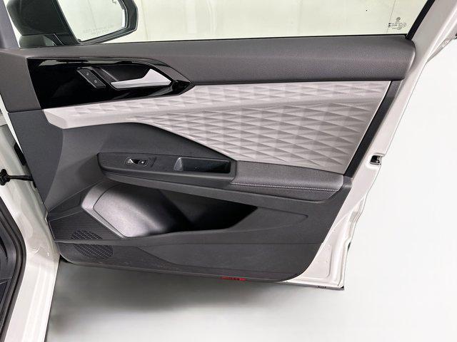 Photo of 2024 Pure White Volkswagen Taos