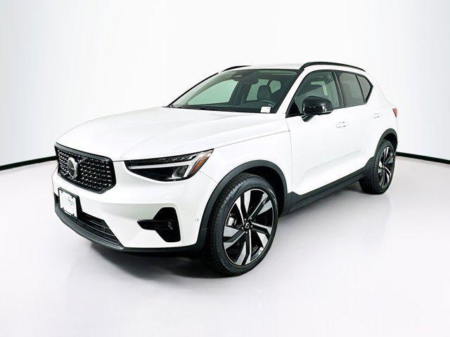 Photo of 2025 Crystal White Pearl Volvo XC40