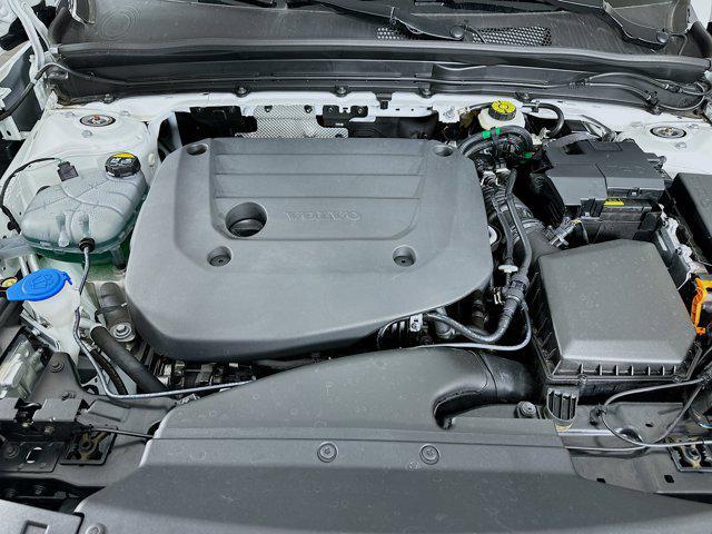 Photo of 2025 Crystal White Pearl Volvo XC40