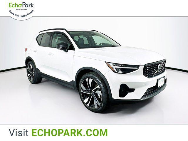 Photo of 2025 Crystal White Pearl Volvo XC40