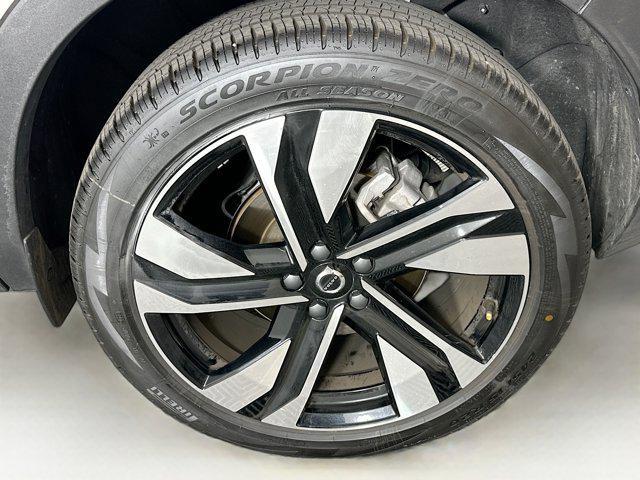 Photo of 2025 Crystal White Pearl Volvo XC40