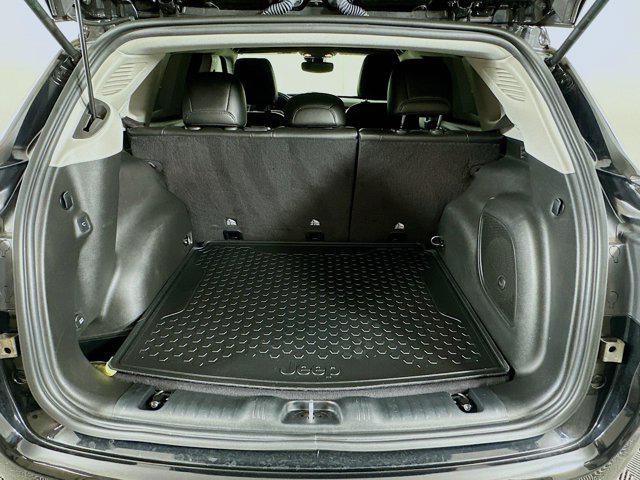 Photo of 2022 Diamond Black Crystal Pearlcoat Jeep Compass