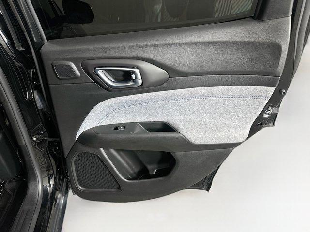 Photo of 2022 Diamond Black Crystal Pearlcoat Jeep Compass