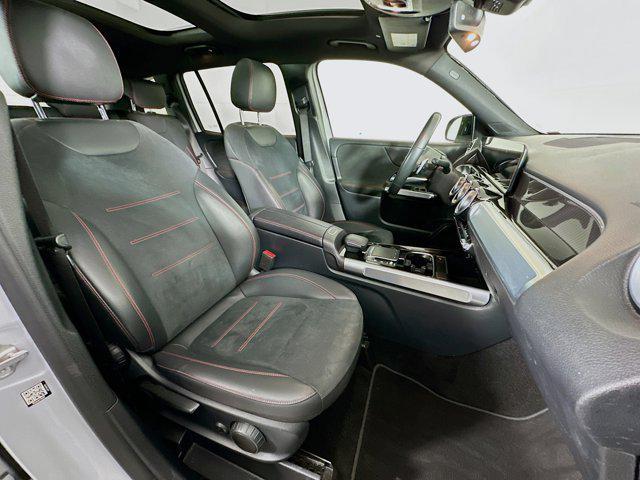 Photo of 2022 Iridium Silver Metallic Mercedes-Benz GLB 250