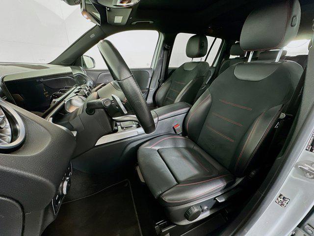 Photo of 2022 Iridium Silver Metallic Mercedes-Benz GLB 250