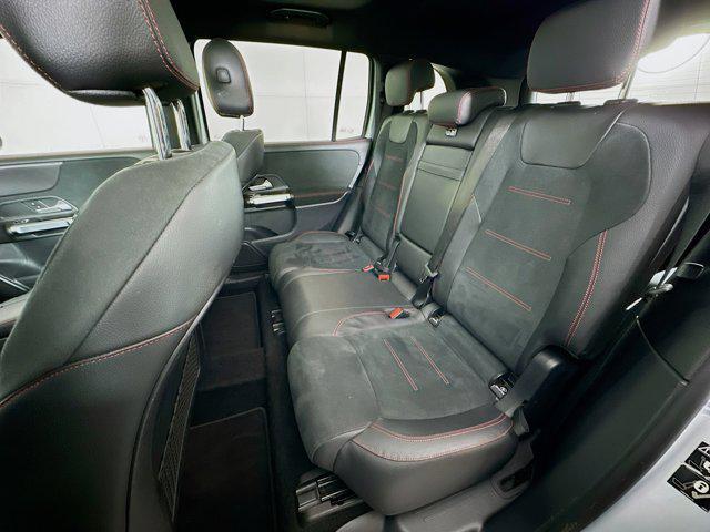 Photo of 2022 Iridium Silver Metallic Mercedes-Benz GLB 250