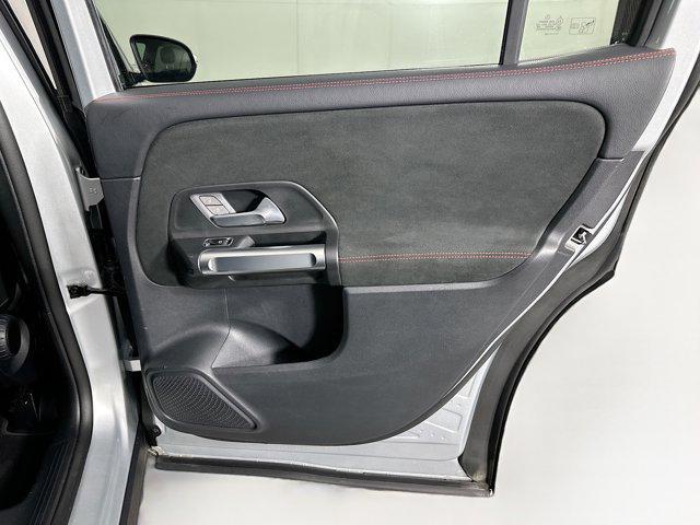 Photo of 2022 Iridium Silver Metallic Mercedes-Benz GLB 250