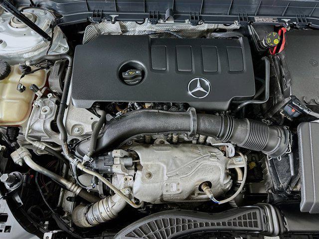 Photo of 2022 Iridium Silver Metallic Mercedes-Benz GLB 250