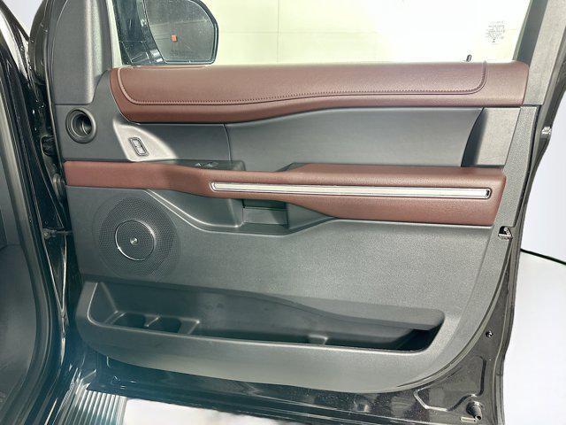 Photo of 2024 Agate Black Metallic Ford Expedition