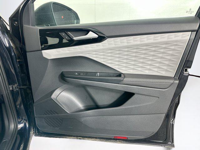 Photo of 2024 Deep Black Pearl Volkswagen Taos