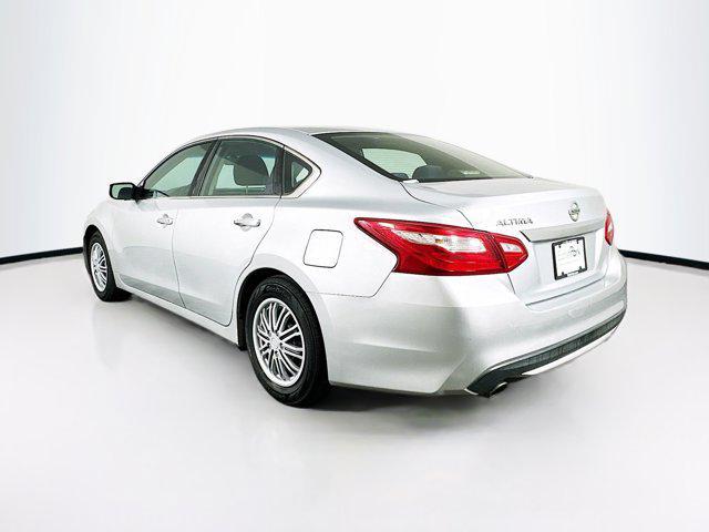 Photo of 2017 Brilliant Silver Nissan Altima