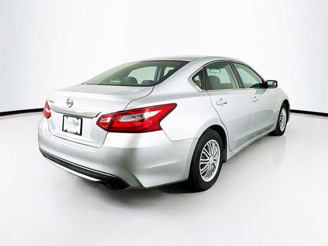 Photo of 2017 Brilliant Silver Nissan Altima