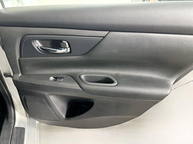 Photo of 2017 Brilliant Silver Nissan Altima