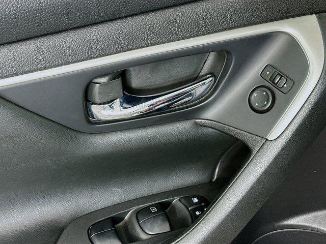 Photo of 2017 Brilliant Silver Nissan Altima