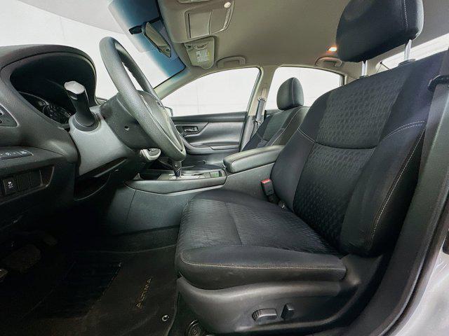 Photo of 2017 Brilliant Silver Nissan Altima