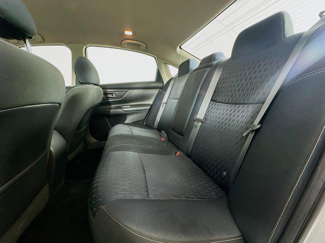 Photo of 2017 Brilliant Silver Nissan Altima